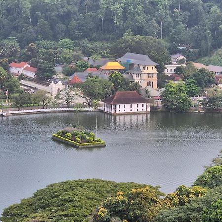 Lazy Bear Best Hostel In Kandy Ngoại thất bức ảnh