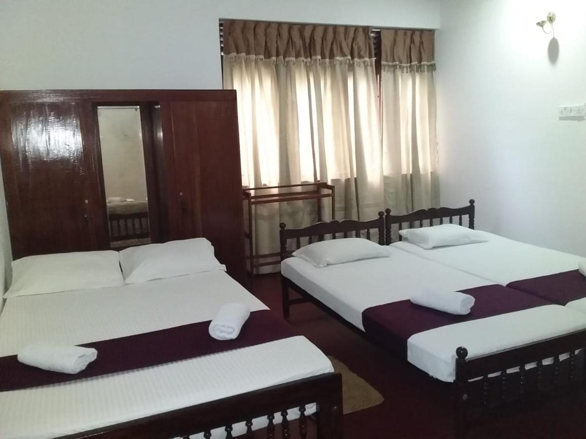 Lazy Bear Best Hostel In Kandy Ngoại thất bức ảnh