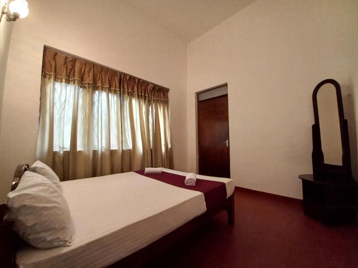 Lazy Bear Best Hostel In Kandy Ngoại thất bức ảnh