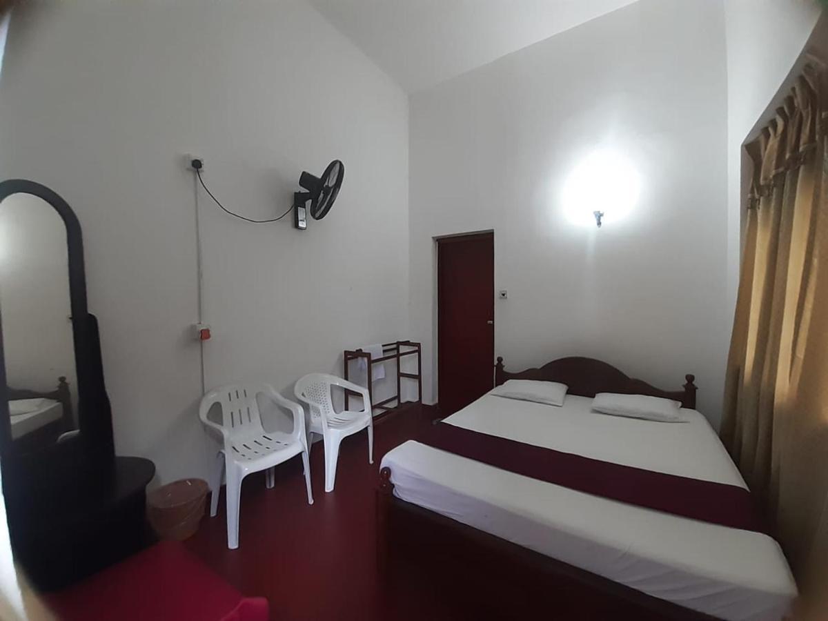 Lazy Bear Best Hostel In Kandy Ngoại thất bức ảnh