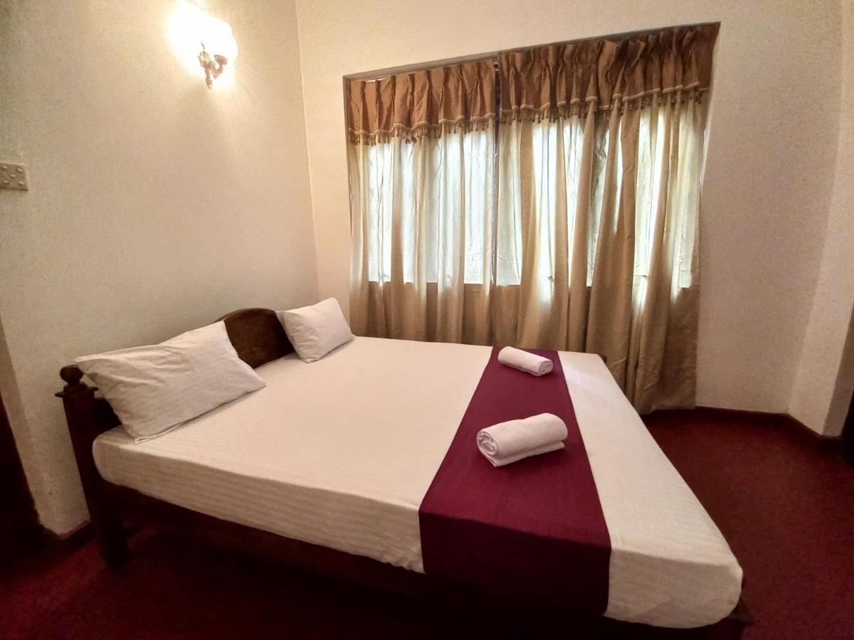 Lazy Bear Best Hostel In Kandy Ngoại thất bức ảnh