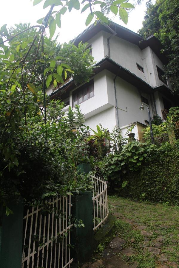 Lazy Bear Best Hostel In Kandy Ngoại thất bức ảnh