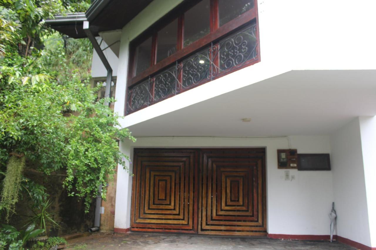 Lazy Bear Best Hostel In Kandy Ngoại thất bức ảnh