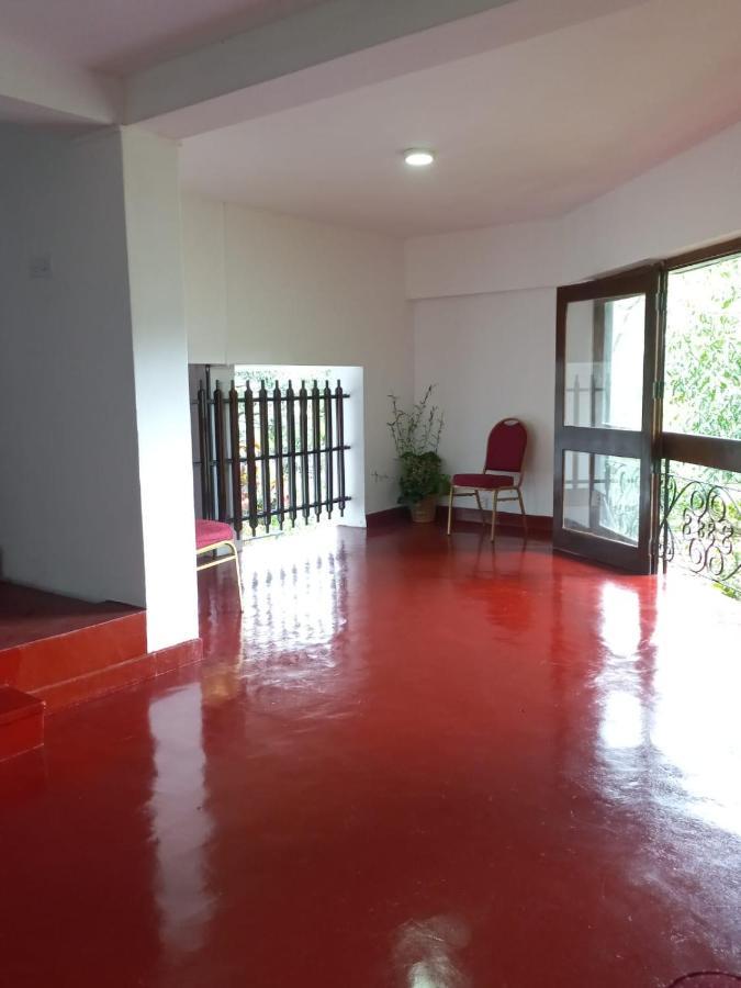 Lazy Bear Best Hostel In Kandy Ngoại thất bức ảnh