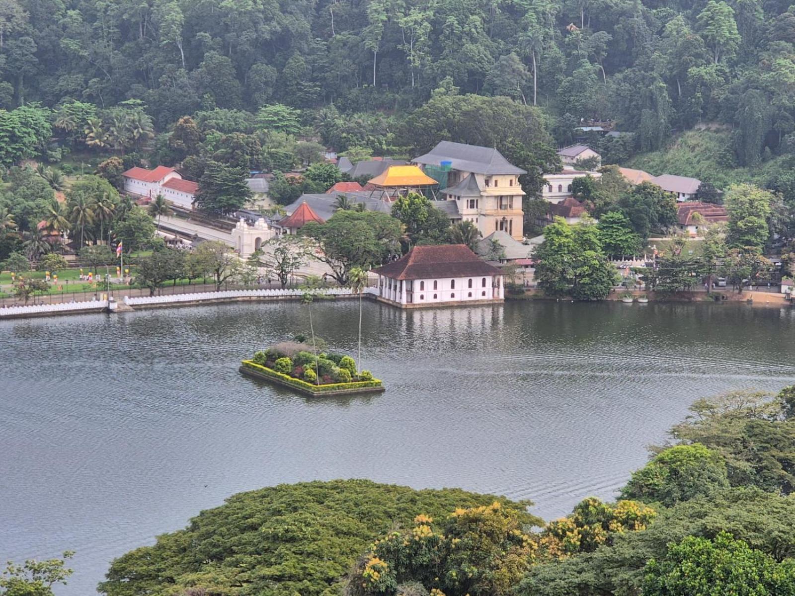 Lazy Bear Best Hostel In Kandy Ngoại thất bức ảnh
